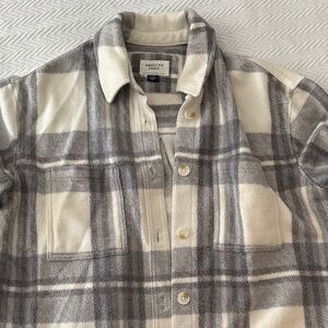 American Eagle Grey Plaid Button-Up Flannel